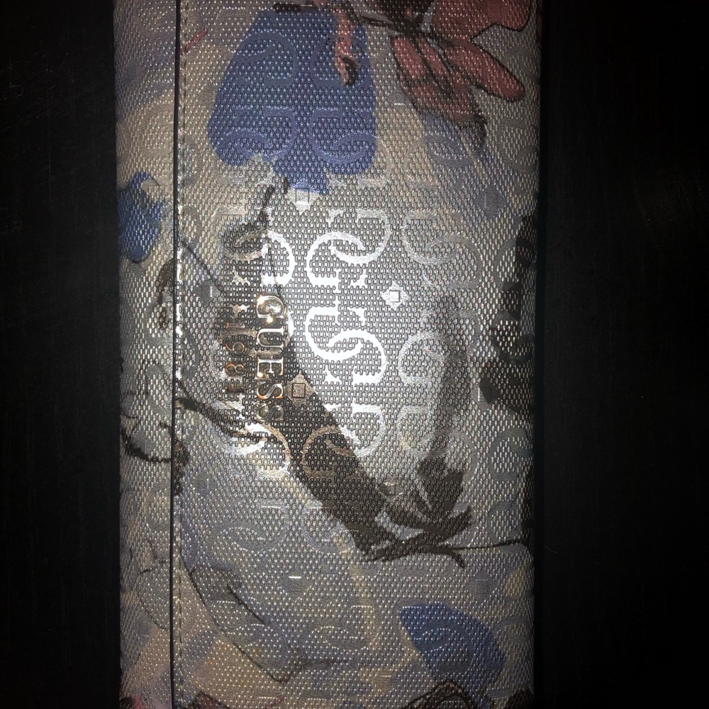 Guess wallet